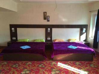Hotel Royal Humza, Srinagar 2
